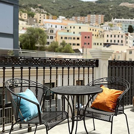 Master Penthouse Double Room Ensuite With Private Terrace - Grand Central House Gibraltar Luaran gambar