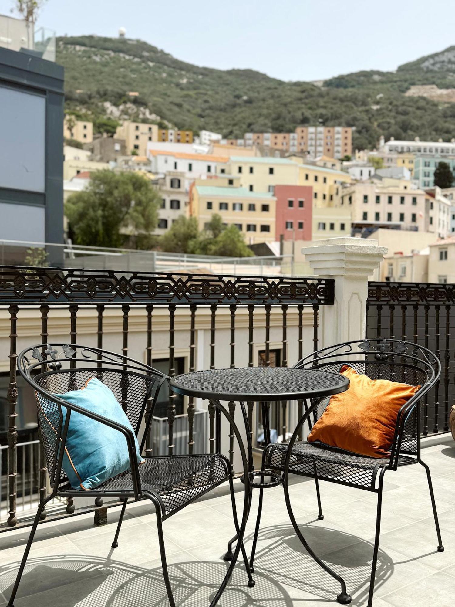 Master Penthouse Double Room Ensuite With Private Terrace - Grand Central House Gibraltar Luaran gambar