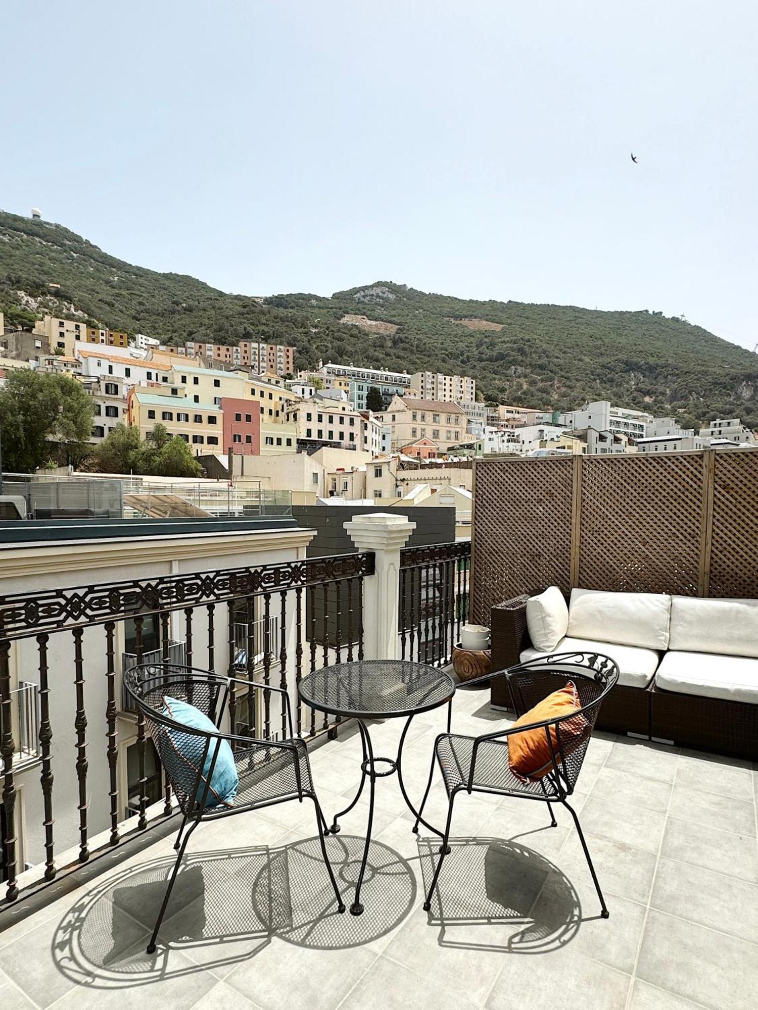 Master Penthouse Double Room Ensuite With Private Terrace - Grand Central House Gibraltar Luaran gambar